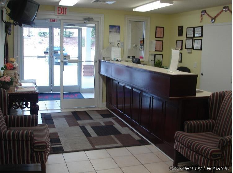 Douglas Inn & Suites Cleveland Interior photo